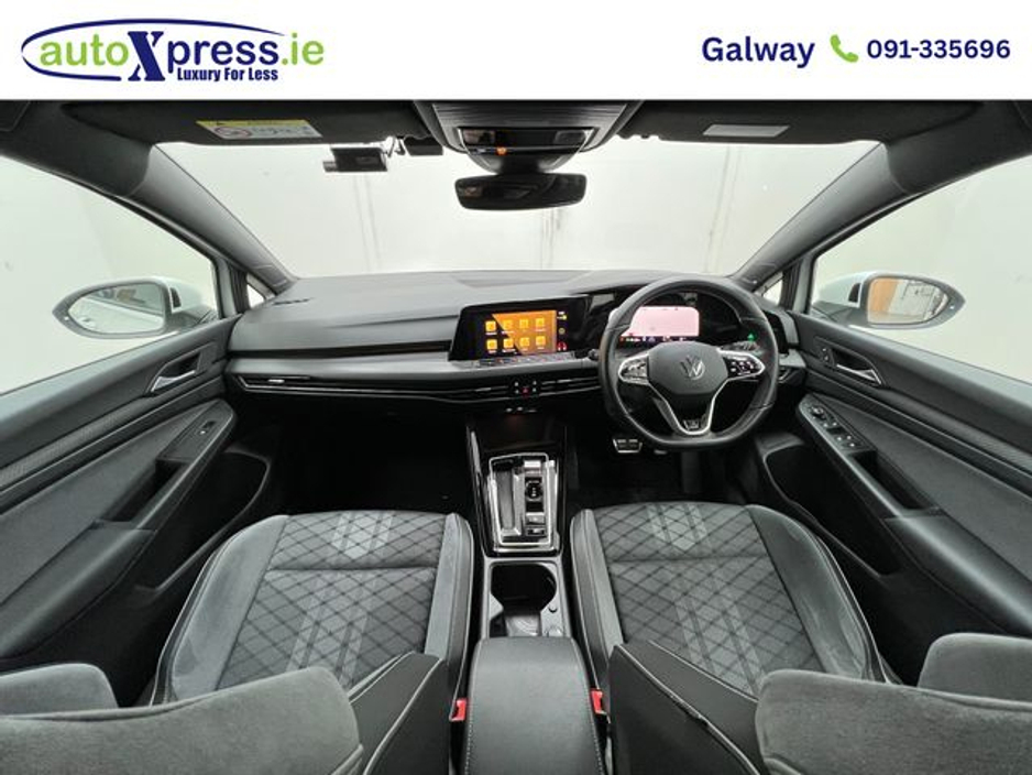 2023 Volkswagen Golf - image 2