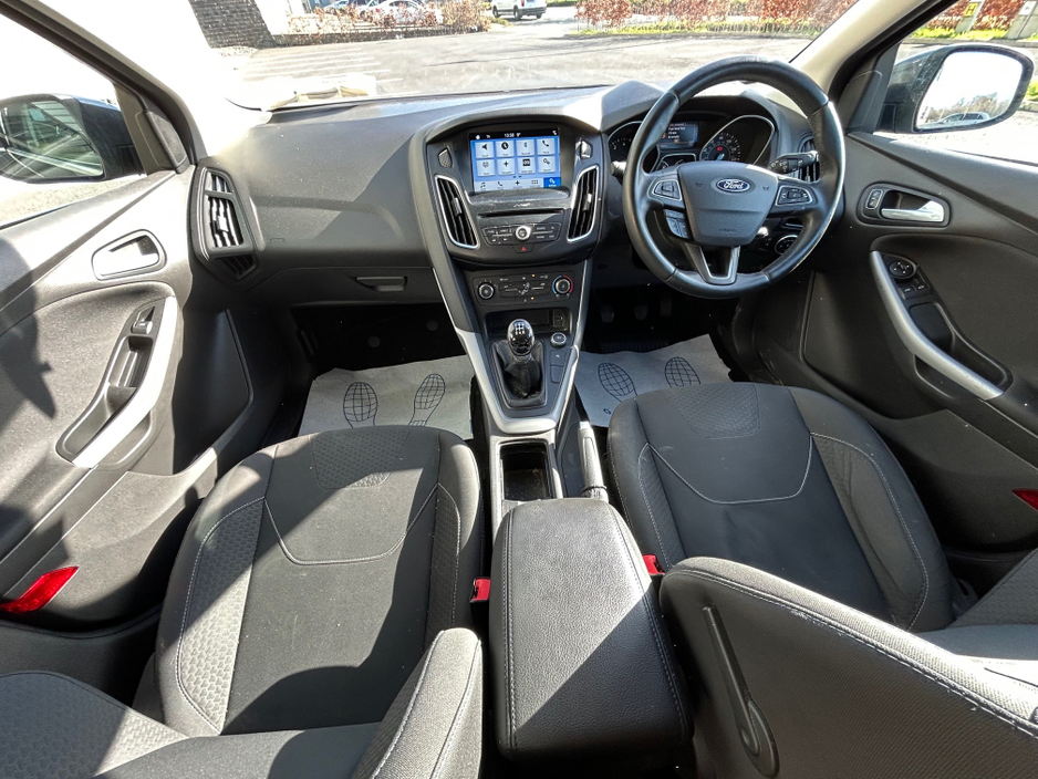 2017 Ford Focus - image 9