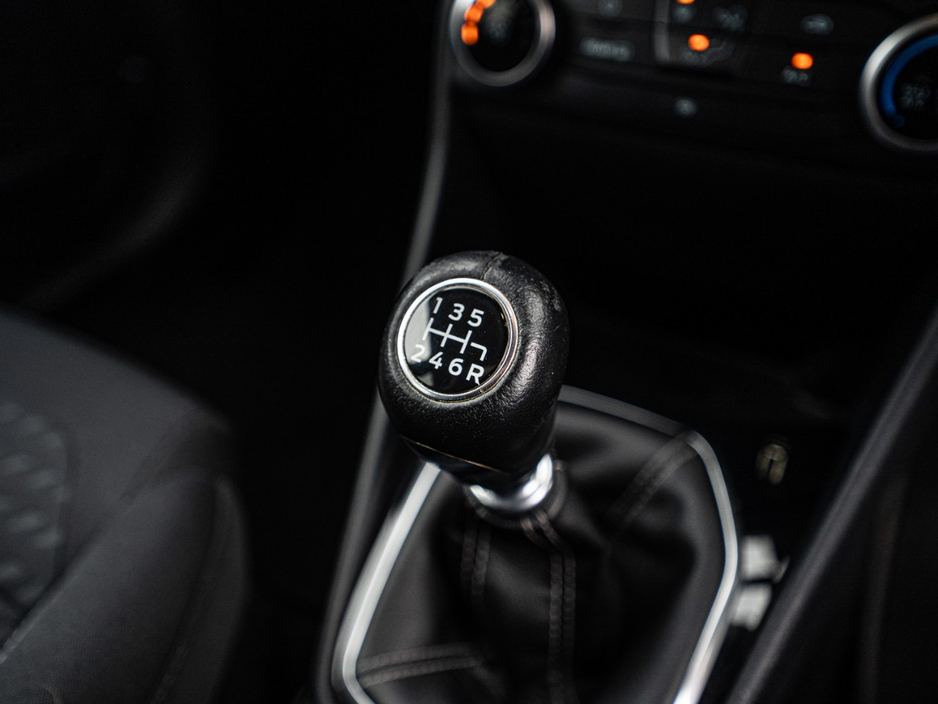 2020 Ford Fiesta - image 30