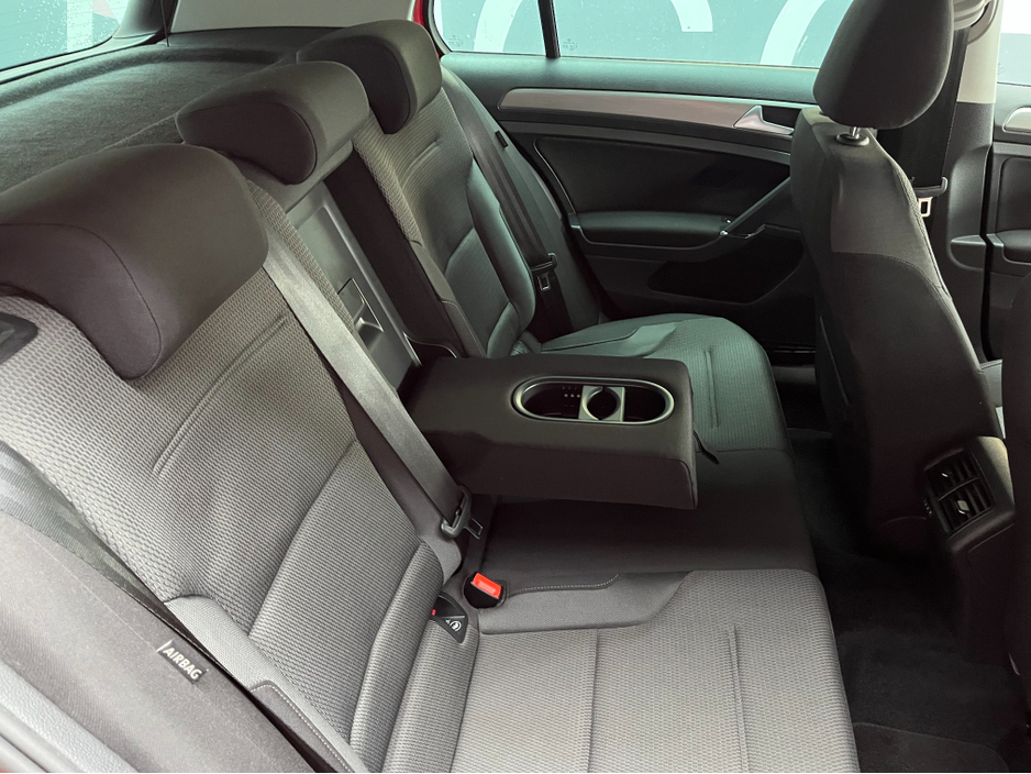 2017 Volkswagen Golf - image 12