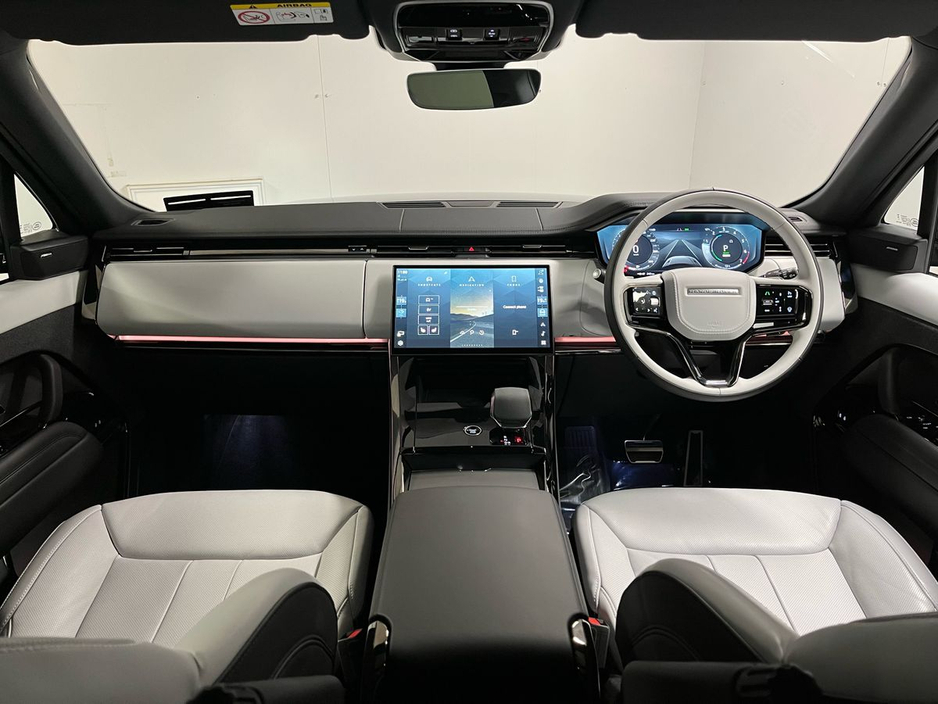 2025 Land Rover Range Rover Sport - image 2