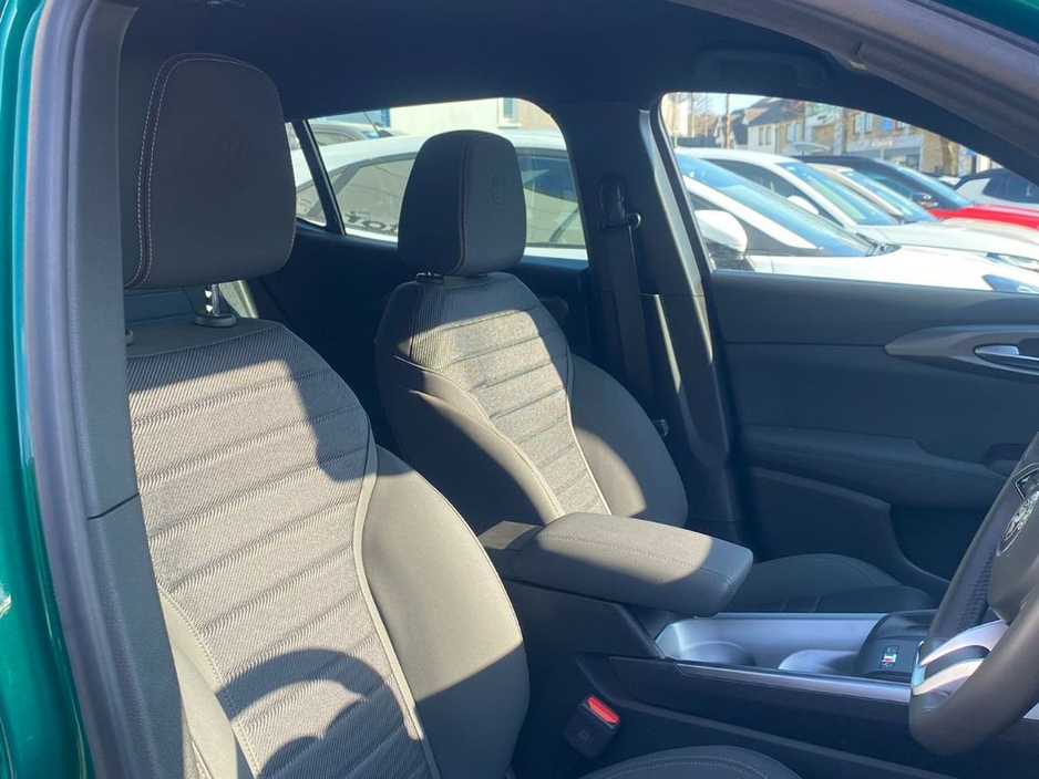 2025 Alfa Romeo Tonale - image 13