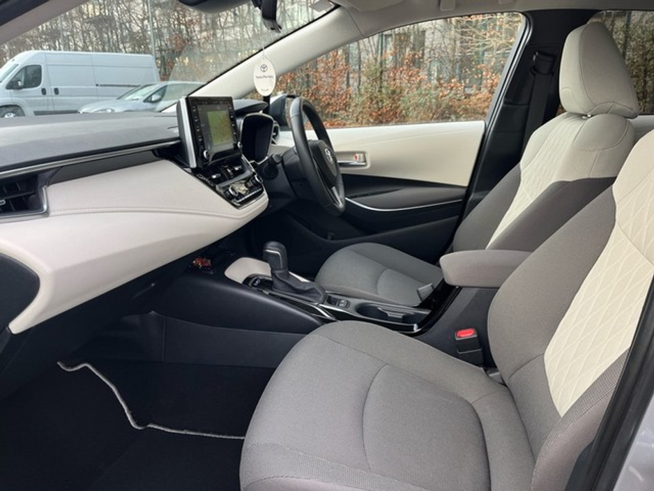 2019 Toyota Corolla LUNA SPORT 4DR HYBRID SALOON €20,950