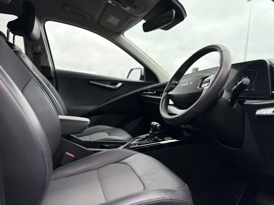 2023 Kia Niro - image 10