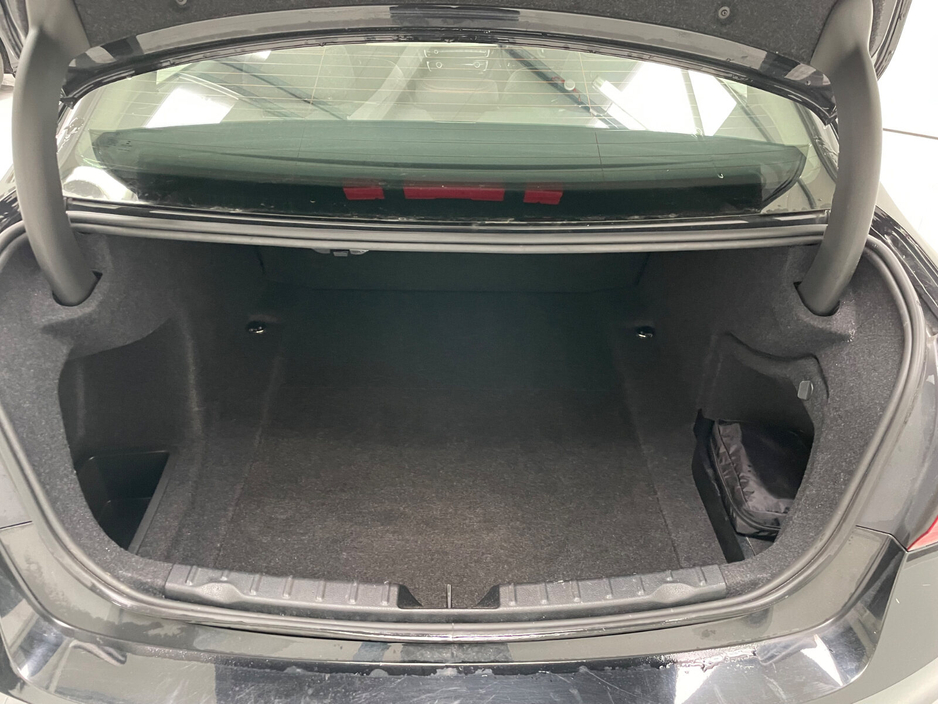 2017 BMW 3 Series - image 15