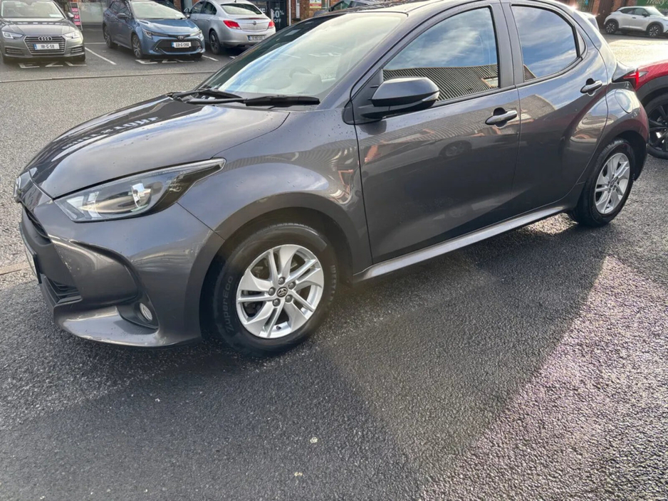 2023 Toyota Yaris - image 8