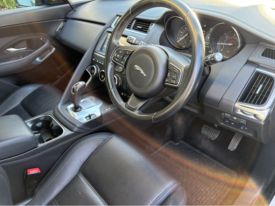 2019 Jaguar E-Pace - image 12