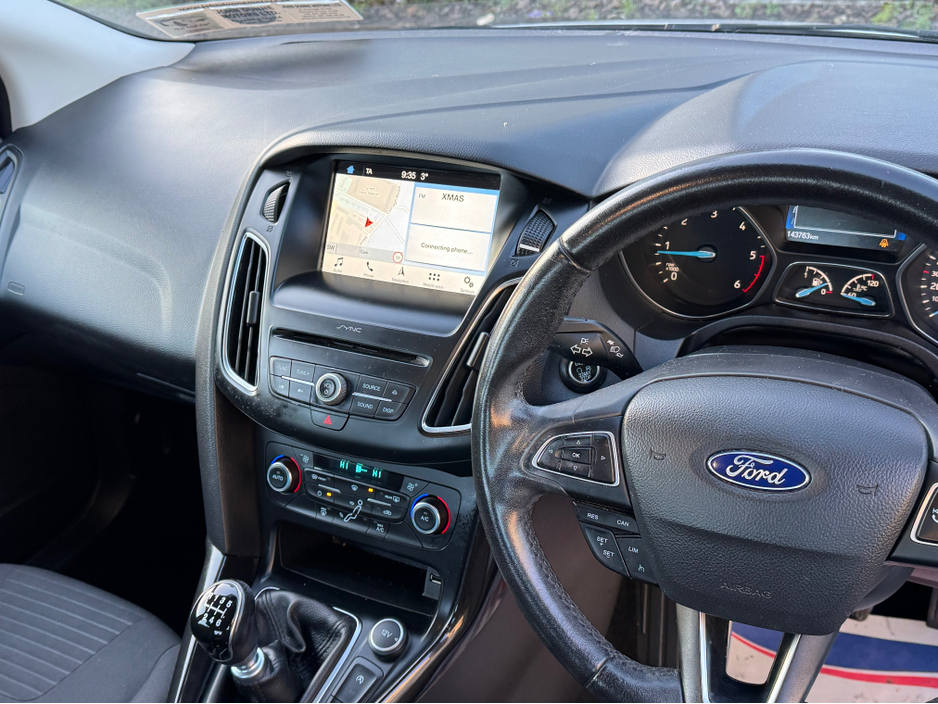 2018 Ford Focus - image 7