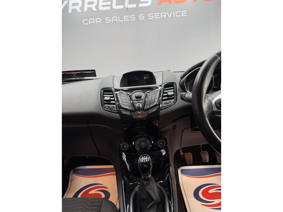 2012 Ford Fiesta - image 13