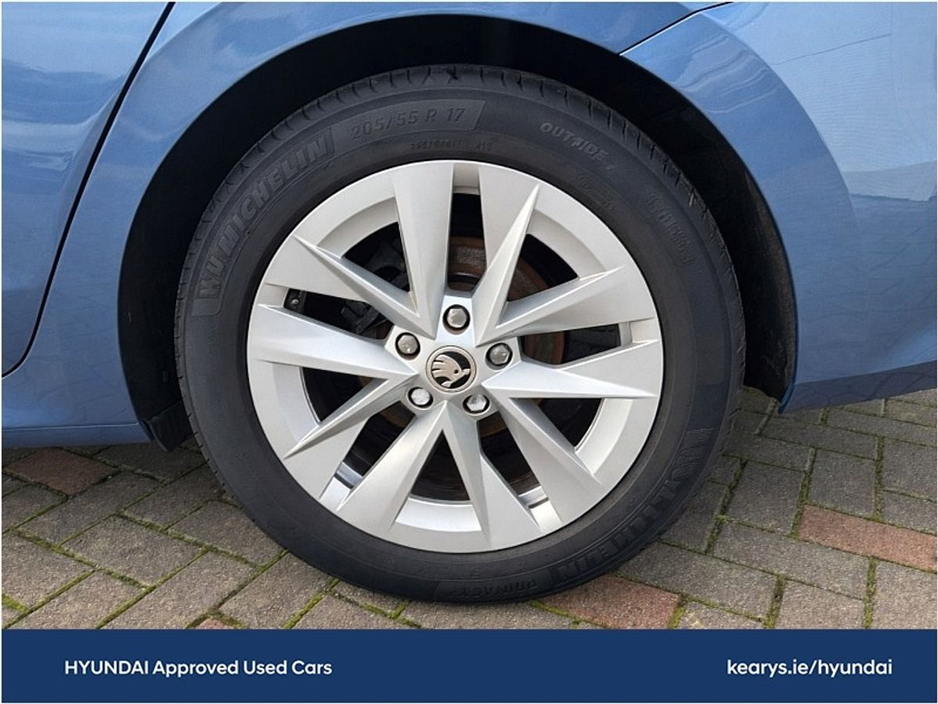 2021 Skoda Octavia - image 8