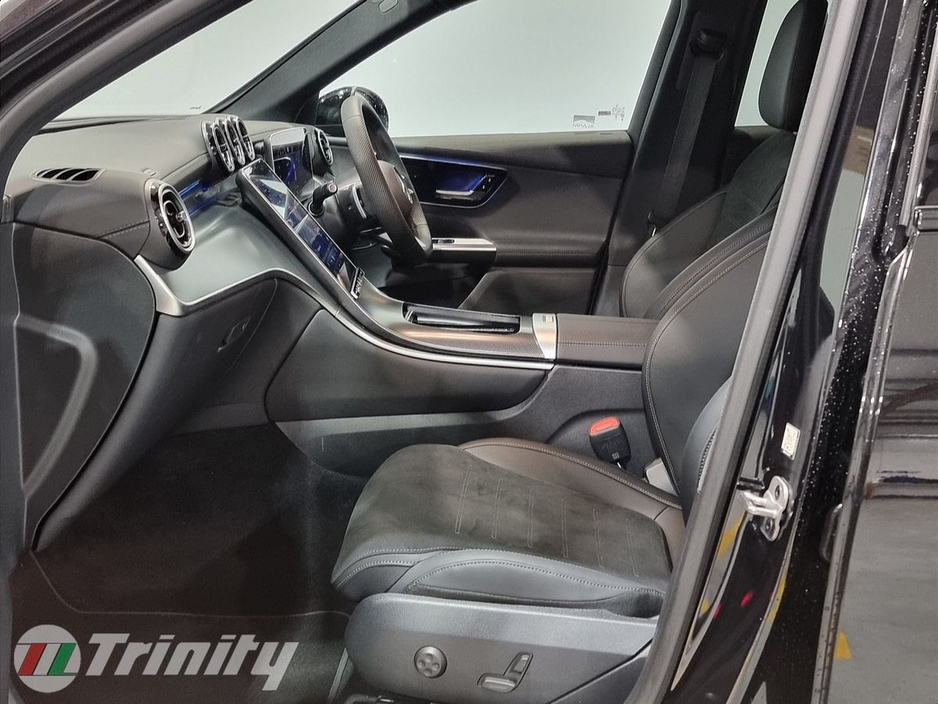 2025 Mercedes-Benz GLC Class - image 4