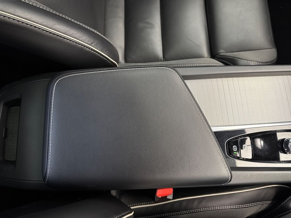 2023 Volvo XC60 - image 15