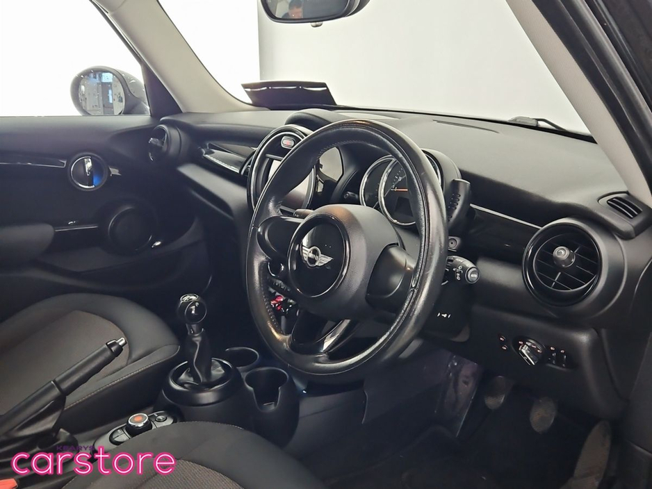 2015 MINI Hatch ONE 1.2 5 DR €11,880