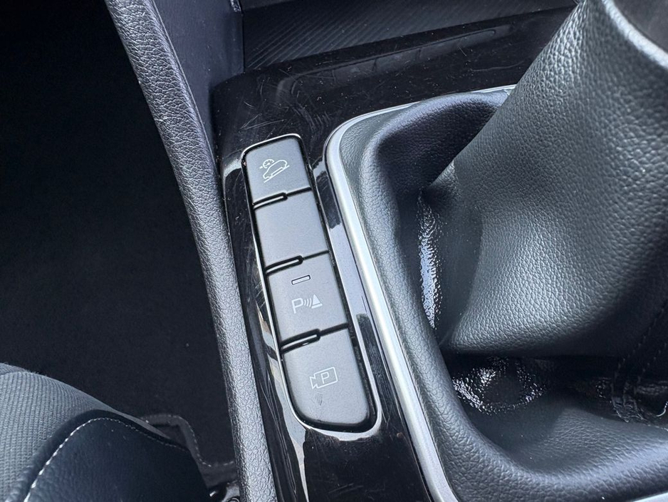 2023 Kia Sportage - image 13