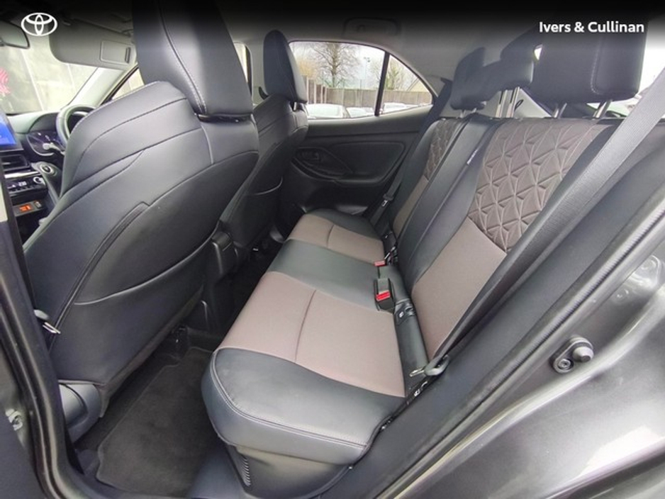 2025 Toyota Yaris Cross - image 8