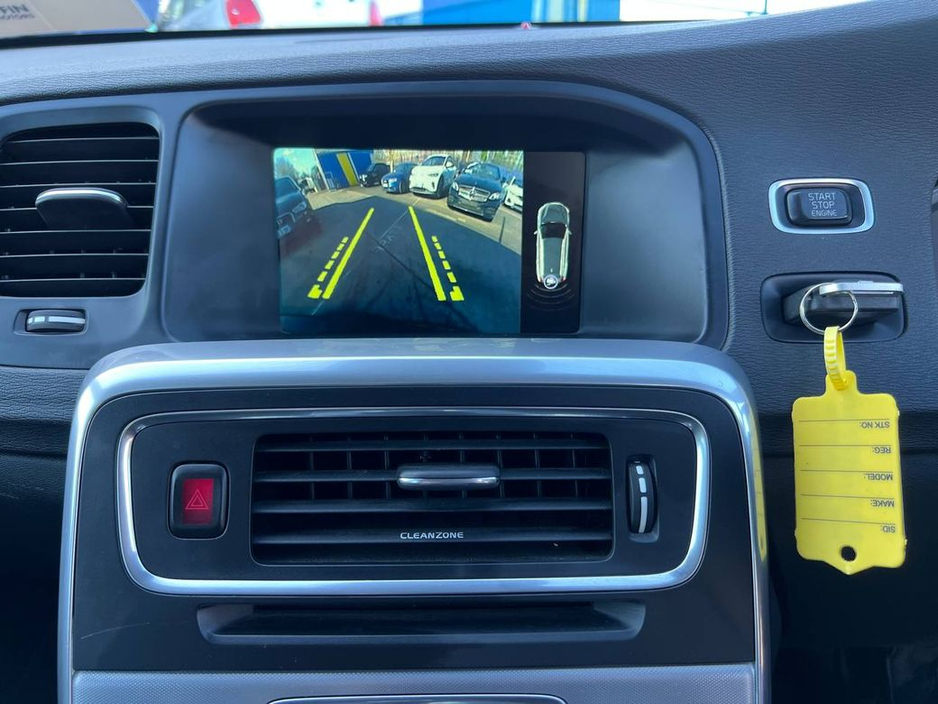 2016 Volvo V60 - image 7