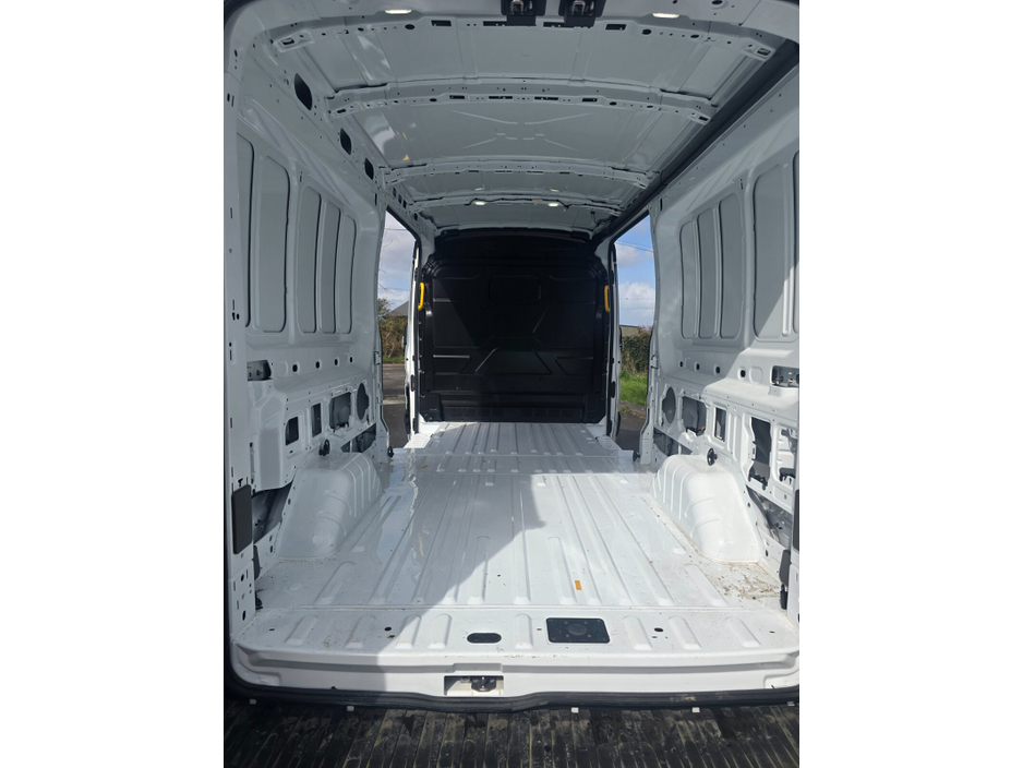 2023 Ford Transit - image 7