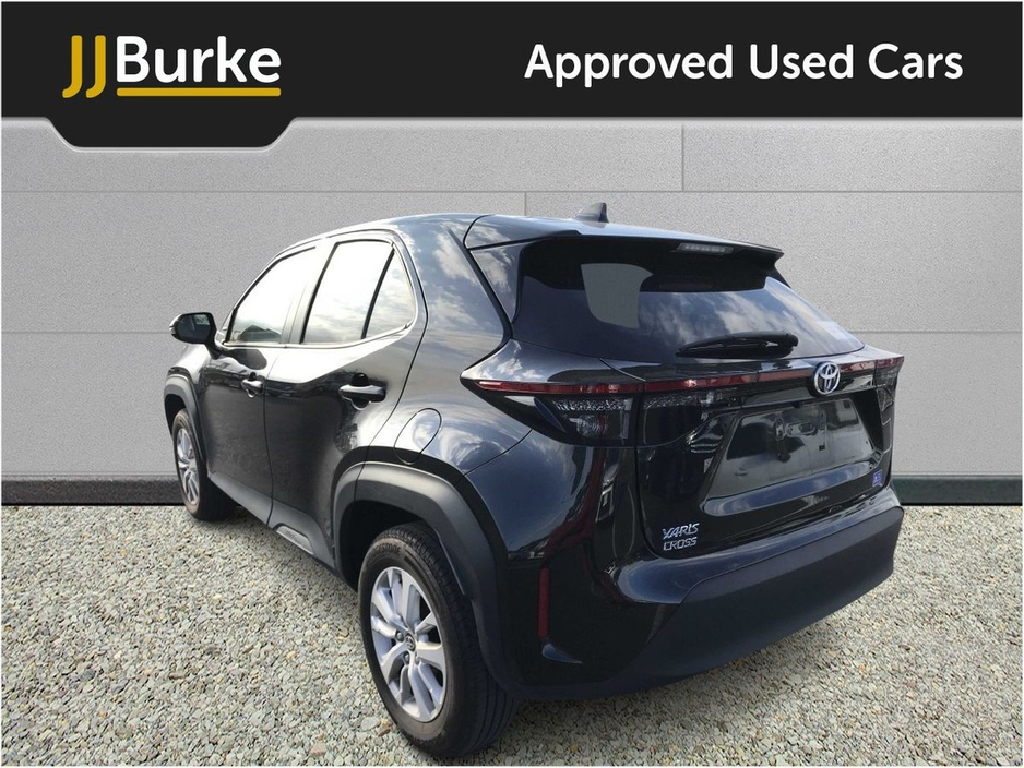 2024 Toyota Yaris - image 4