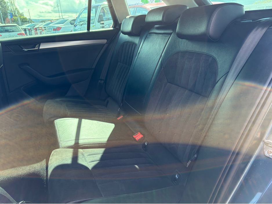 2016 Skoda Superb - image 9