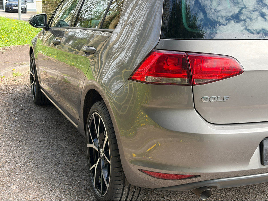 2014 Volkswagen Golf - image 10