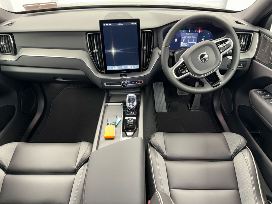 2026 Volvo XC60 - image 8