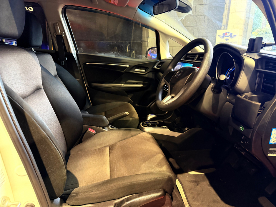 2014 Honda Fit DAA-GP5 €8,999