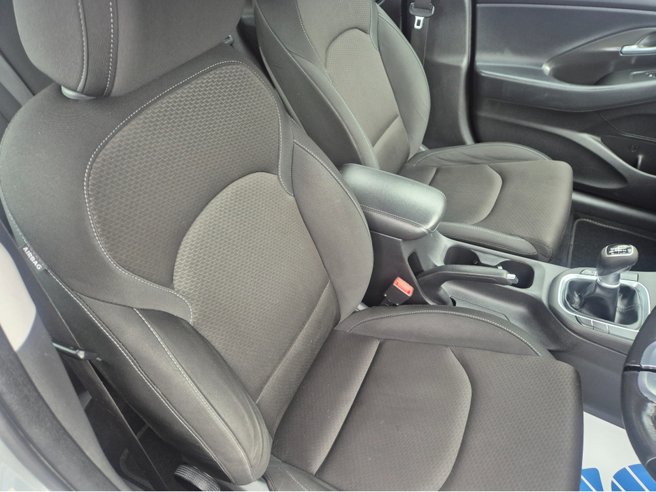 2017 Hyundai i30 SE NAV BLUE DRIVE 110 5DR 110PS €11,750