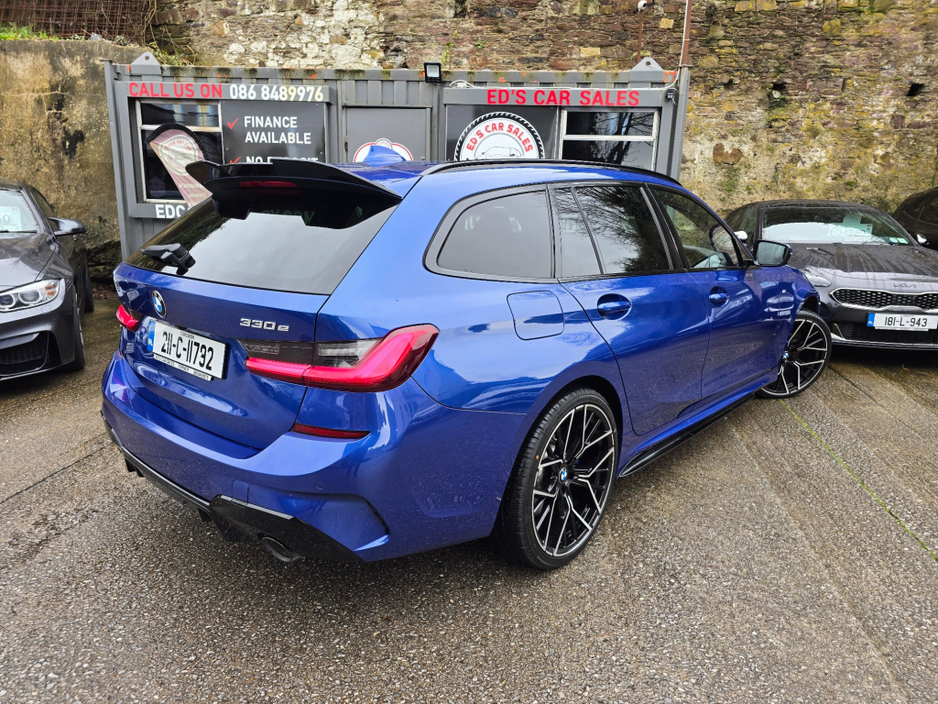 2021 BMW 3 Series - image 9