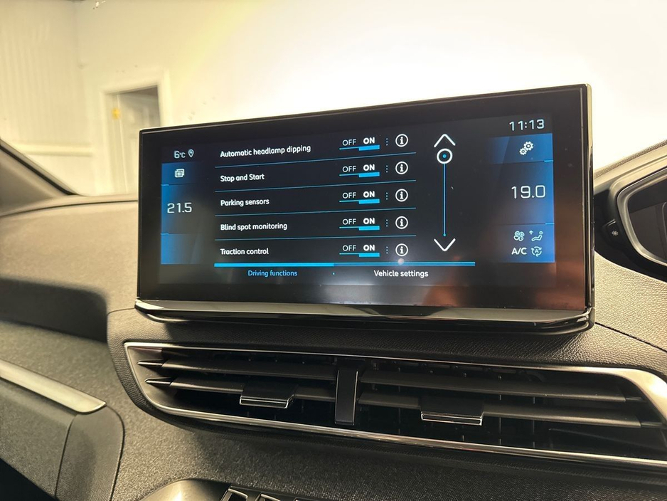 2024 Peugeot 5008 - image 21