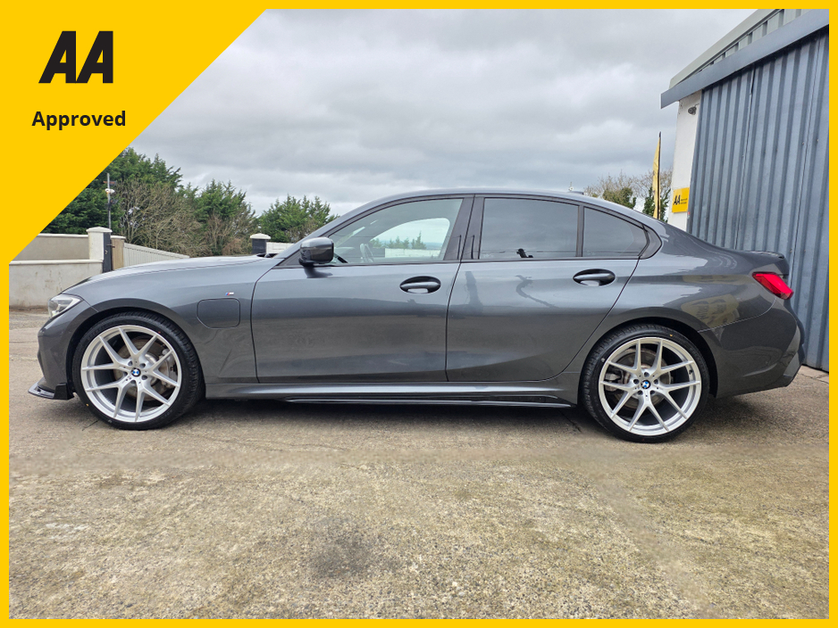 2020 BMW 3 Series - image 5