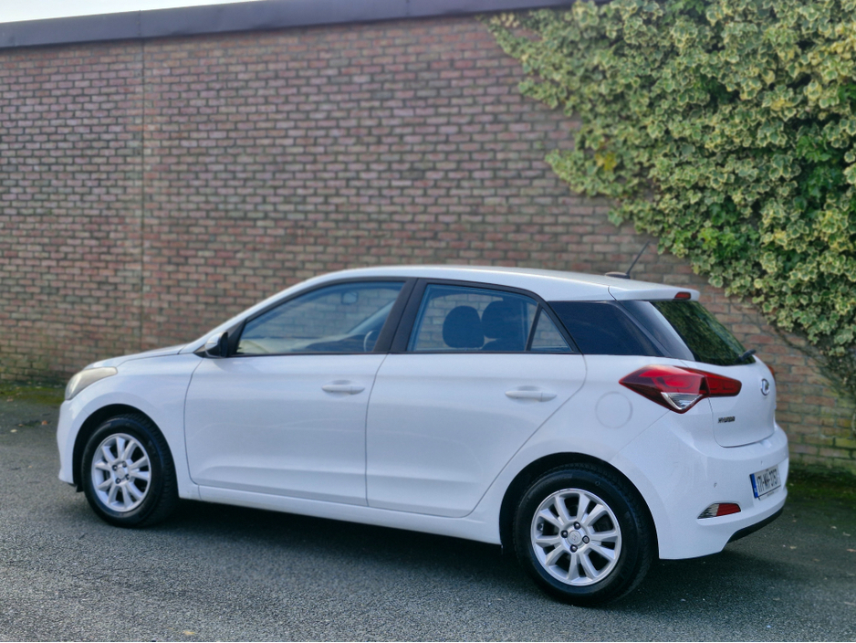 2017 Hyundai i20 - image 2