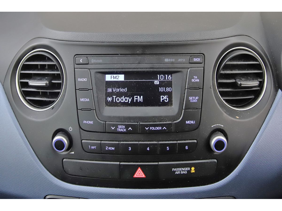 2017 Hyundai i10 1.0 DELUXE 5SPD *BI-TONE INTERIOR*14"ALLOY WHEELS* €10,890