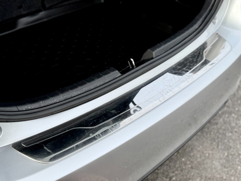 2020 Toyota Yaris - image 14