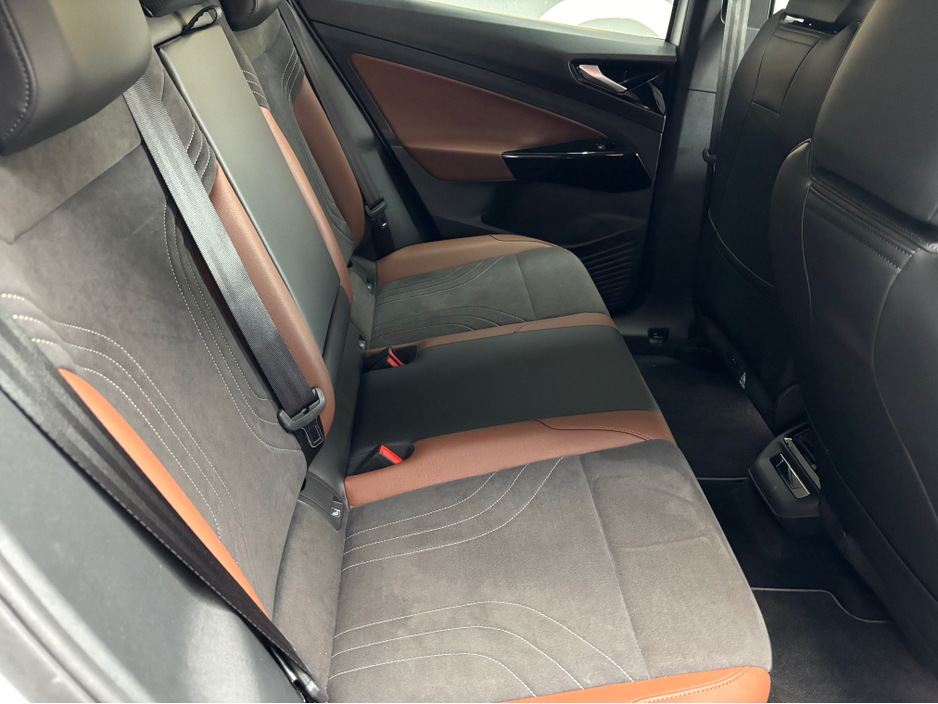 2022 Volkswagen ID.4 - image 11