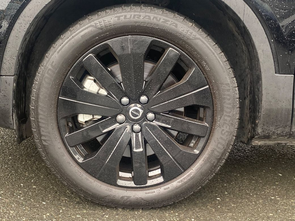 2023 Volvo XC40 - image 10