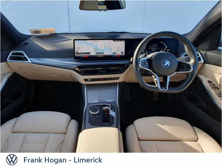 2025 BMW 3 Series - image 2