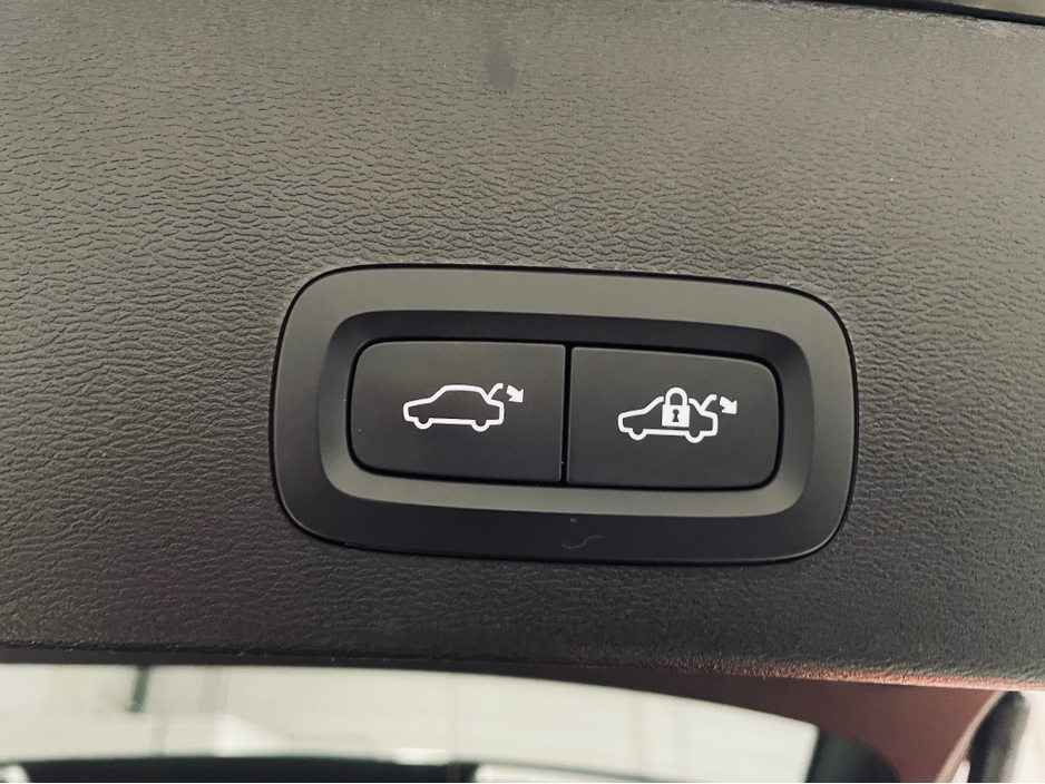 2023 Volvo XC40 - image 22