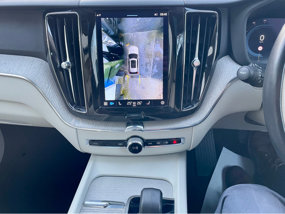 2023 Volvo XC60 - image 11