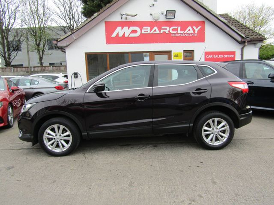 2014 Nissan Qashqai - image 4