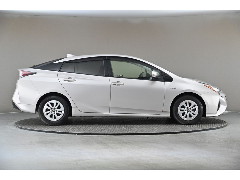 2017 Toyota Prius - image 12