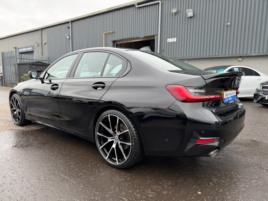 2021 BMW 3 Series - image 40