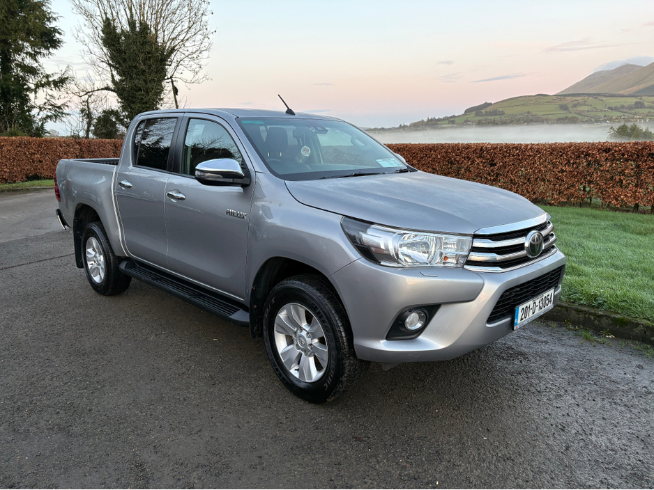 2020 Toyota Hilux DOUBLE CAB SR5 4DR