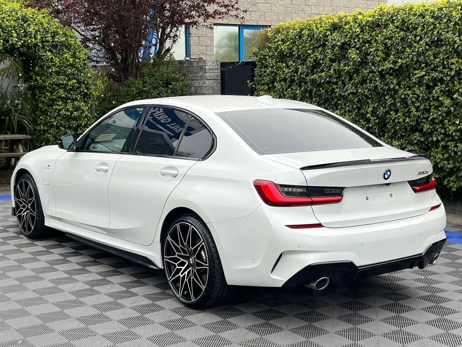 2021 BMW 3 Series - image 5