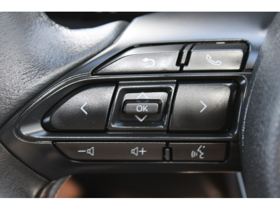 2024 Toyota Yaris - image 24