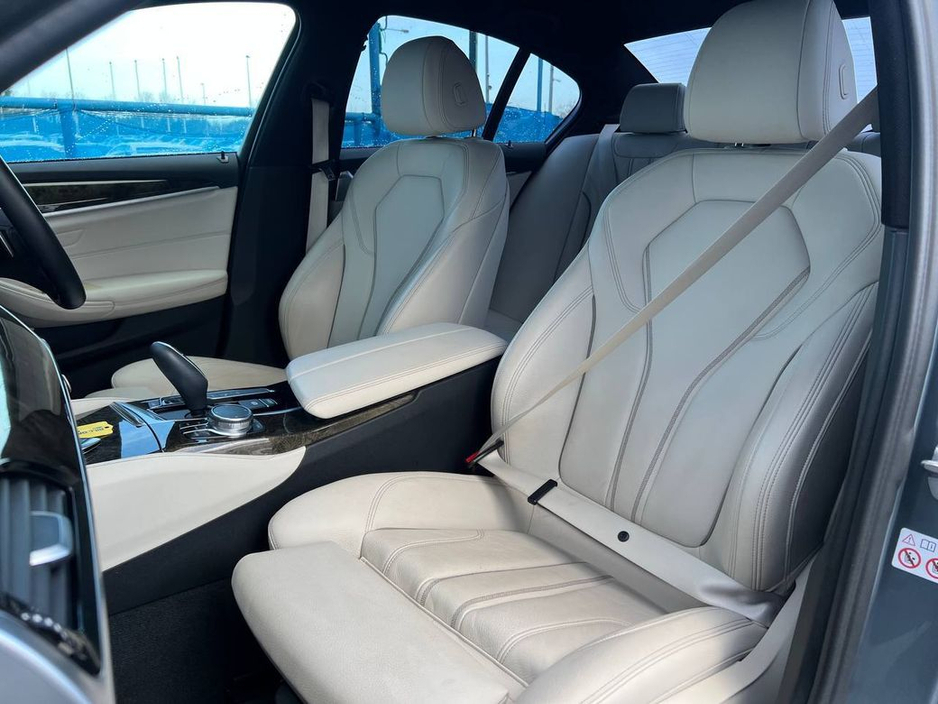 2019 BMW 5 Series 530e M-SPORT COMPETITION 2.0 HYBRID // HEADS-UP DISPLAY // 4 HEATED SEATS // 360 VISUAL PARKING ASSIST €29,900