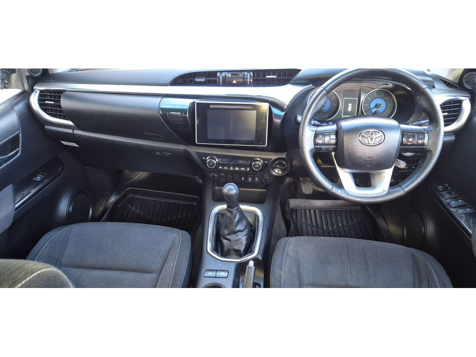 2017 Toyota Hilux - image 10