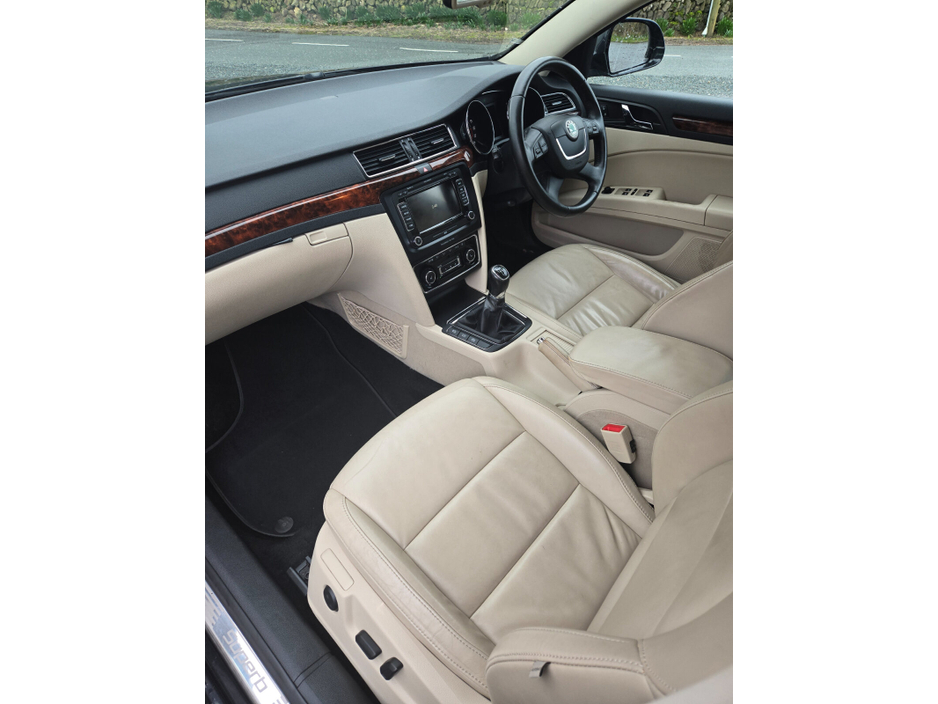 2013 Skoda Superb - image 11