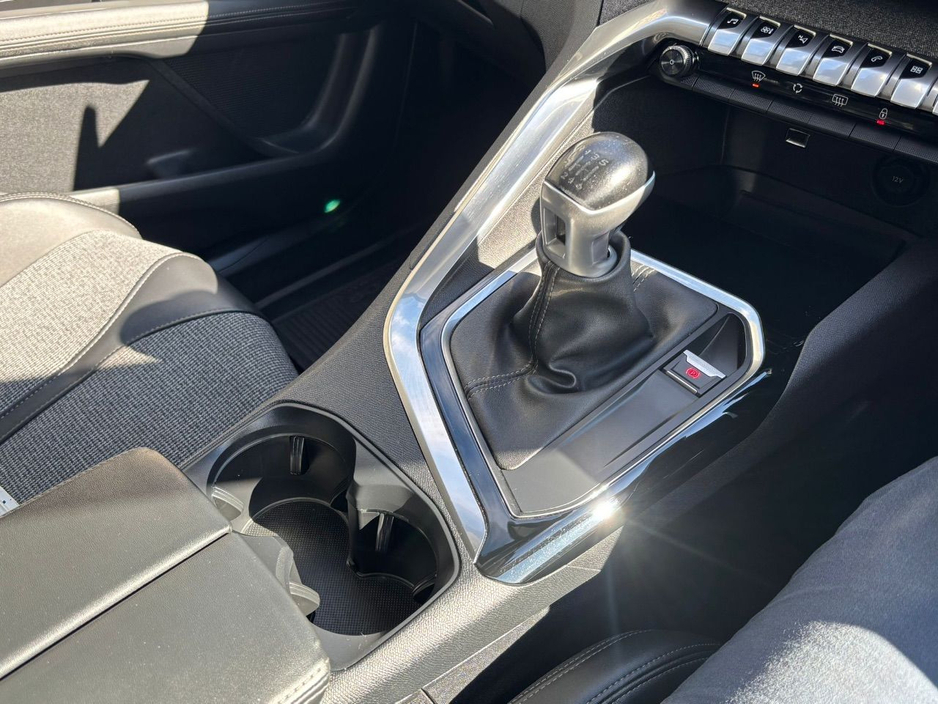 2019 Peugeot 3008 - image 25