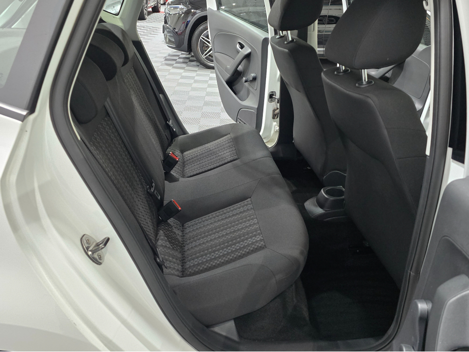 2017 Volkswagen Polo - image 10