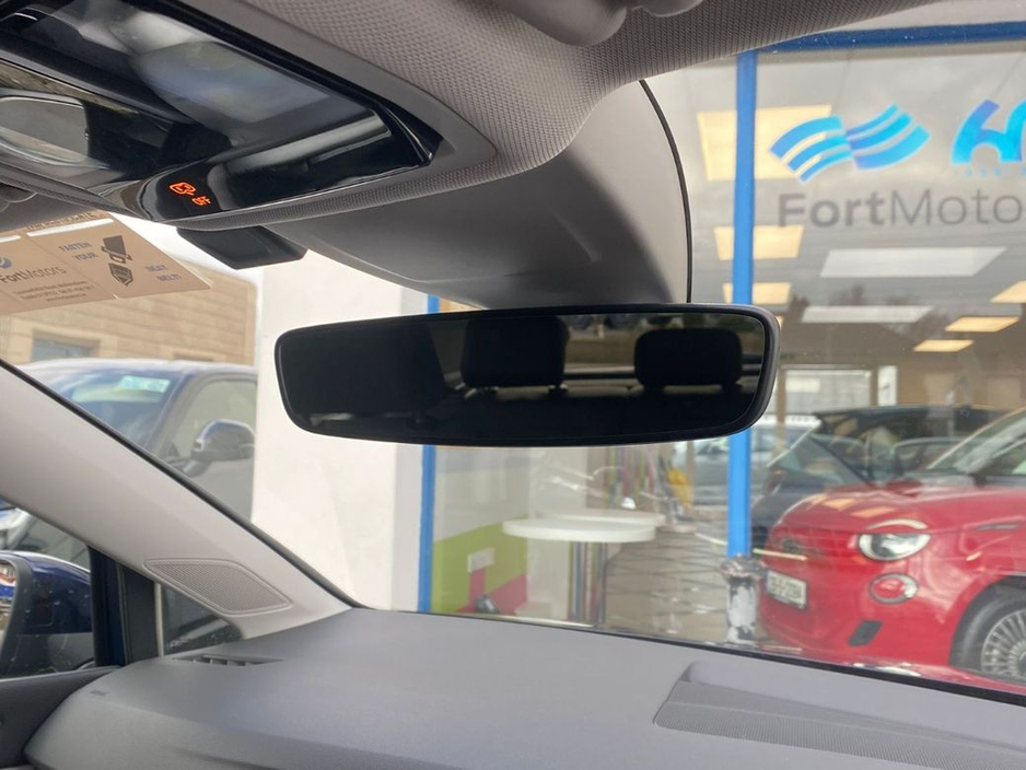 2022 Volkswagen Golf - image 15